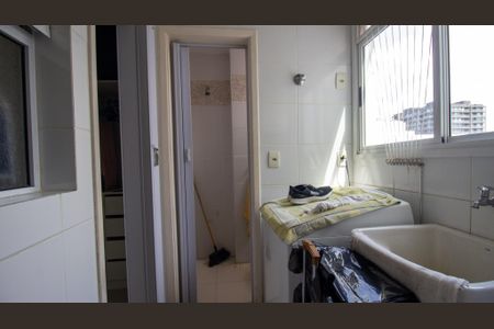 Apartamento à venda com 199m², 3 quartos e 3 vagas Apartamento à venda com 199m², 3 quartos e 3 vagasCozinha e Área de Serviço