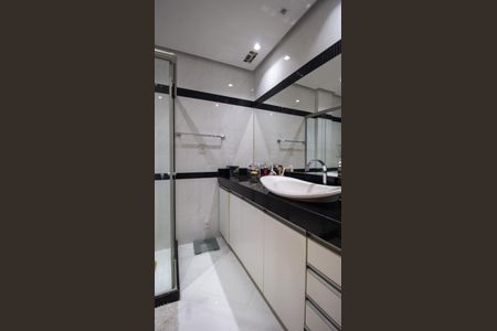 Apartamento à venda com 199m², 3 quartos e 3 vagas Apartamento à venda com 199m², 3 quartos e 3 vagasBanheiro da Suíte 1