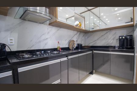 Apartamento à venda com 199m², 3 quartos e 3 vagas Apartamento à venda com 199m², 3 quartos e 3 vagasCozinha e Área de Serviço