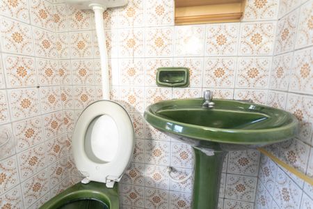 Casa à venda com 54m², 3 quartos e 2 vagas Casa à venda com 54m², 3 quartos e 2 vagasBanheiro