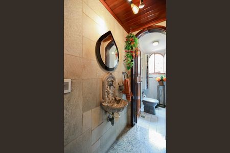 Casa à venda com 320m², 4 quartos e 2 vagasLavabo