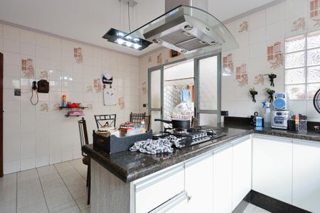 Casa à venda com 320m², 4 quartos e 2 vagasCopa e Cozinha