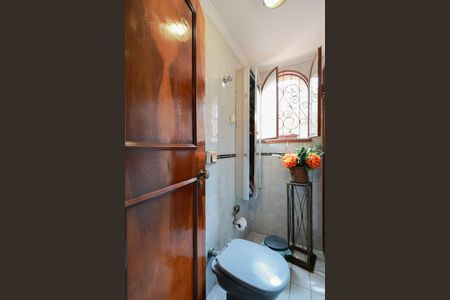 Casa à venda com 320m², 4 quartos e 2 vagasLavabo