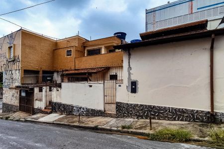 Casa à venda com 209m², 4 quartos e 1 vagaFachada