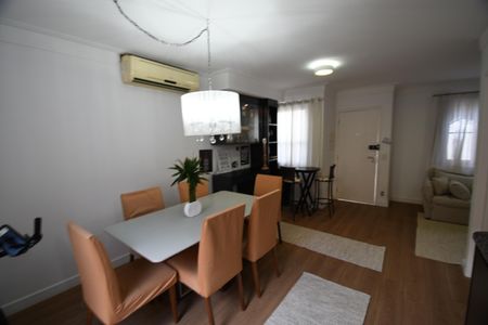 Casa de condomínio para alugar com 100m², 2 quartos e 2 vagasSala