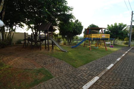 Casa de condomínio para alugar com 100m², 2 quartos e 2 vagasÁrea comum - Playground