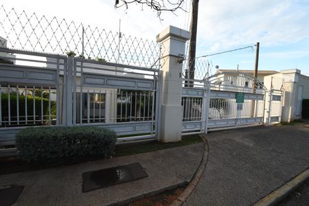 Casa de condomínio para alugar com 100m², 2 quartos e 2 vagasFachada e portaria