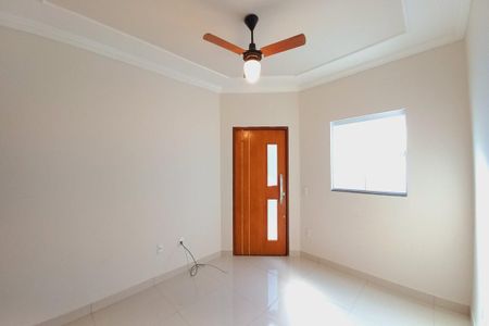 Casa para alugar com 200m², 3 quartos e 2 vagas Casa para alugar com 200m², 3 quartos e 2 vagasSala