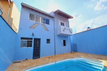 Casa para alugar com 200m², 3 quartos e 2 vagas Casa para alugar com 200m², 3 quartos e 2 vagasÁrea comum - Piscina