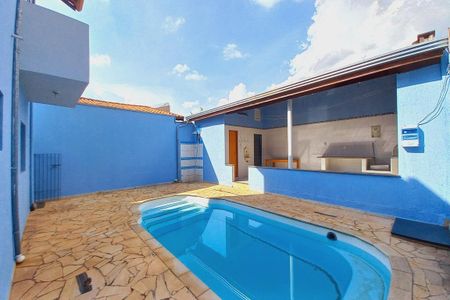 Casa para alugar com 200m², 3 quartos e 2 vagas Casa para alugar com 200m², 3 quartos e 2 vagasÁrea comum - Piscina