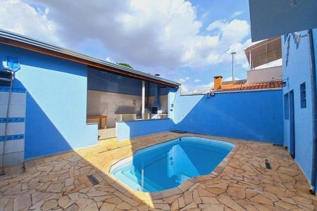 Casa para alugar com 200m², 3 quartos e 2 vagas Casa para alugar com 200m², 3 quartos e 2 vagasÁrea comum - Piscina