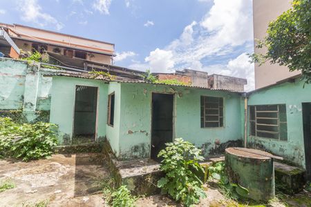 Casa à venda com 400m², 3 quartos e 4 vagasCasa de Fundos 2