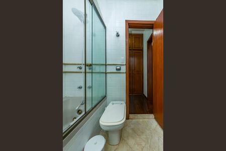 Apartamento para alugar com 230m², 4 quartos e 2 vagasBanheiro da Suíte 1