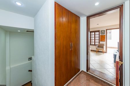 Apartamento para alugar com 230m², 4 quartos e 2 vagasEscada