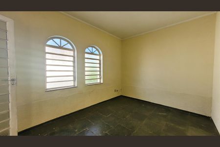 Casa à venda com 200m², 5 quartos e 2 vagasSala