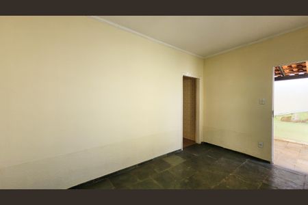 Casa à venda com 200m², 5 quartos e 2 vagasSala