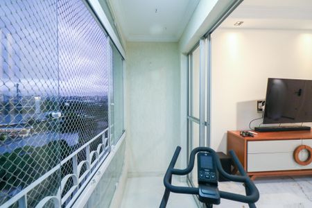 Apartamento à venda com 97m², 3 quartos e 1 vaga Apartamento à venda com 97m², 3 quartos e 1 vagaVaranda