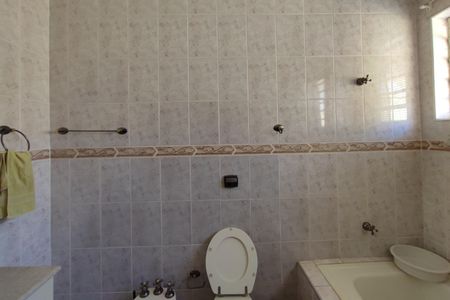 Casa à venda com 200m², 5 quartos e 6 vagas Casa à venda com 200m², 5 quartos e 6 vagasBanheiro