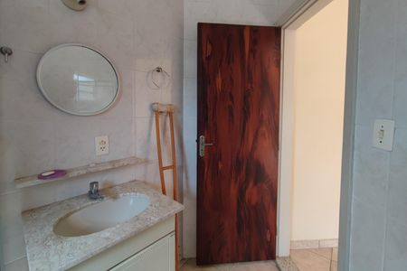 Casa à venda com 200m², 5 quartos e 6 vagas Casa à venda com 200m², 5 quartos e 6 vagasEdícula 1 - Banheiro