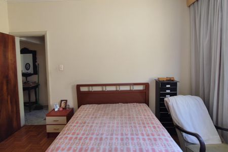 Casa à venda com 200m², 5 quartos e 6 vagas Casa à venda com 200m², 5 quartos e 6 vagasQuarto 2