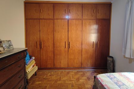 Casa à venda com 200m², 5 quartos e 6 vagas Casa à venda com 200m², 5 quartos e 6 vagasQuarto 1