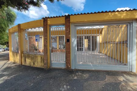 Casa à venda com 200m², 5 quartos e 6 vagas Casa à venda com 200m², 5 quartos e 6 vagasFachada e placa