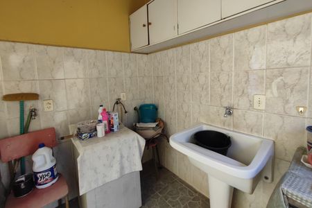 Casa à venda com 200m², 5 quartos e 6 vagas Casa à venda com 200m², 5 quartos e 6 vagasÁrea de Serviço