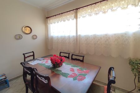 Casa à venda com 200m², 5 quartos e 6 vagas Casa à venda com 200m², 5 quartos e 6 vagasSala de Jantar