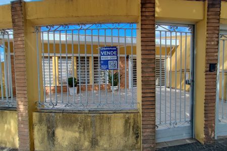 Casa à venda com 200m², 5 quartos e 6 vagas Casa à venda com 200m², 5 quartos e 6 vagasFachada e placa