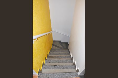 Casa para alugar com 96m², 2 quartos e 1 vaga Casa para alugar com 96m², 2 quartos e 1 vaga Escada Quartos