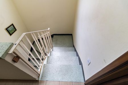 Casa à venda com 170m², 4 quartos e 2 vagasEscada