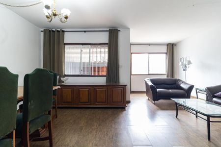 Casa à venda com 170m², 4 quartos e 2 vagasSala