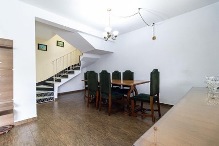 Casa à venda com 170m², 4 quartos e 2 vagasSala