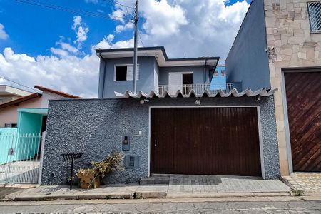 Casa à venda com 170m², 4 quartos e 2 vagasFachada