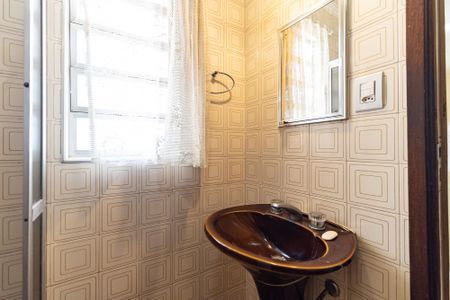 Casa à venda com 170m², 4 quartos e 2 vagasBanheiro 1