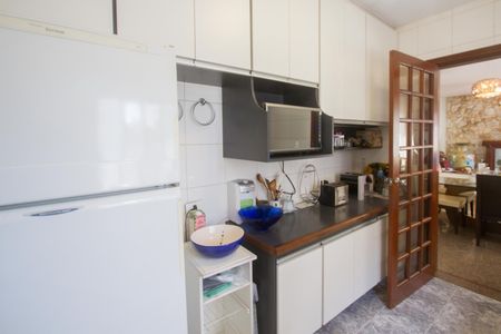 Casa à venda com 1200m², 8 quartos e 4 vagasCozinha Casa 2