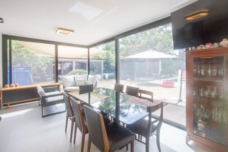 Casa à venda com 1200m², 8 quartos e 4 vagasSala