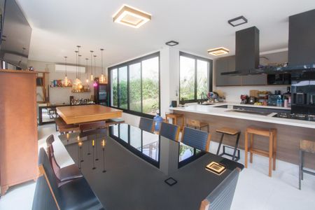 Casa à venda com 1200m², 8 quartos e 4 vagasSala