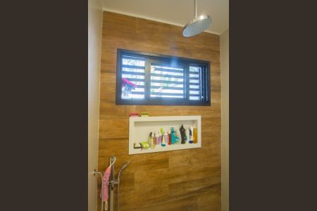 Casa à venda com 1200m², 8 quartos e 4 vagasBanheiro Suíte 2