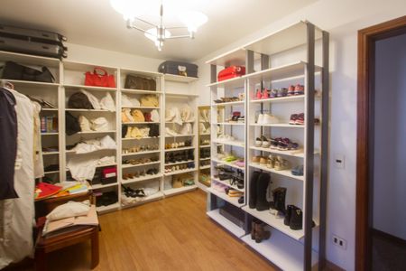 Casa à venda com 1200m², 8 quartos e 4 vagasCasa 2 - Quarto