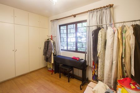 Casa à venda com 1200m², 8 quartos e 4 vagasQuarto Casa 2