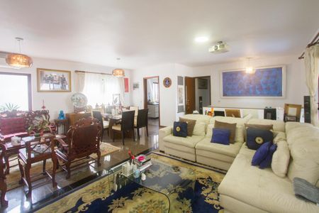 Casa à venda com 1200m², 8 quartos e 4 vagasCasa 2 - Sala