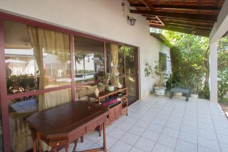 Casa à venda com 1200m², 8 quartos e 4 vagasVaranda Casa 2