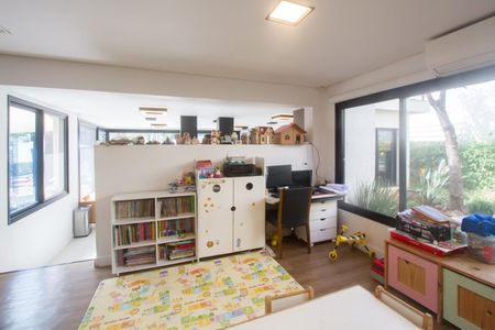 Casa à venda com 1200m², 8 quartos e 4 vagasSala