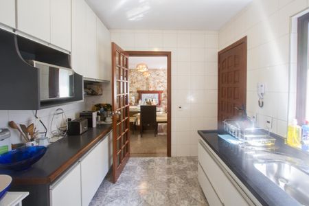 Casa à venda com 1200m², 8 quartos e 4 vagasCozinha Casa 2