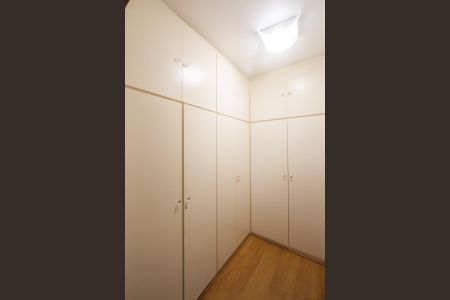 Casa à venda com 1200m², 8 quartos e 4 vagasCasa 2 - Closet Suíte