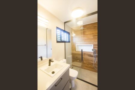 Casa à venda com 1200m², 8 quartos e 4 vagasBanheiro Suíte 1