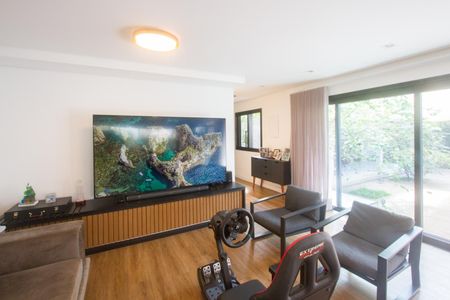 Casa à venda com 1200m², 8 quartos e 4 vagasSala