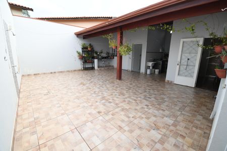 Casa à venda com 110m², 4 quartos e 3 vagasQuintal