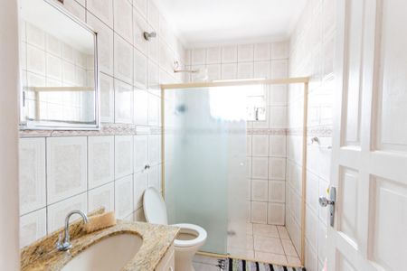 Casa à venda com 206m², 3 quartos e 2 vagas Casa à venda com 206m², 3 quartos e 2 vagasBanheiro